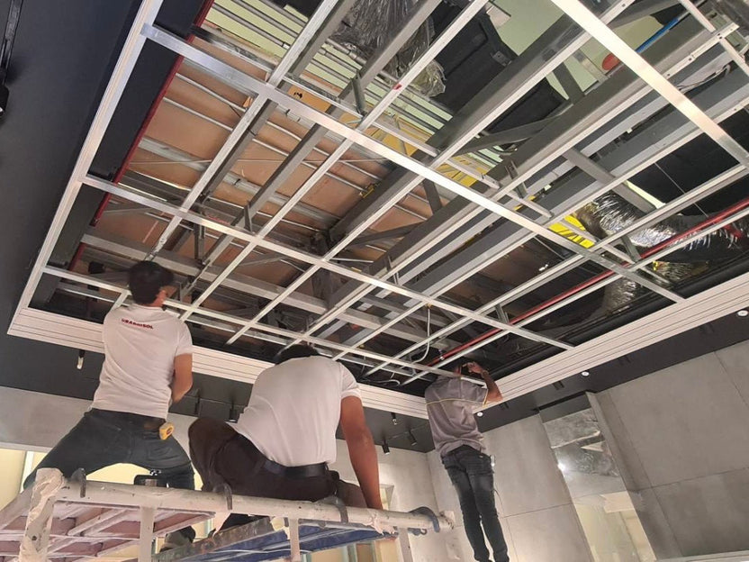 ฝ้ากล่องไฟผ้าบารีซอล Barrisol Stretched Ceiling กระจายแสงนุ่มนวล ดีไซน์หรูหรา เหมาะสำหรับออฟฟิศ ห้างสรรพสินค้า และโชว์รูม