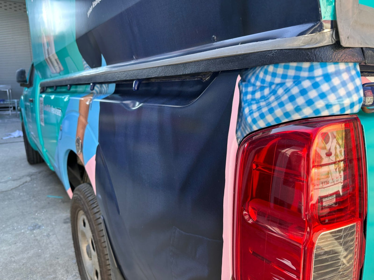 สติ๊กเกอร์ติดรถกระบะ Pickup Wrap Sticker พิมพ์คมชัด วัสดุทนทาน เหมาะสำหรับโฆษณา โปรโมชัน และตกแต่งรถเพื่อเพิ่มเอกลักษณ์