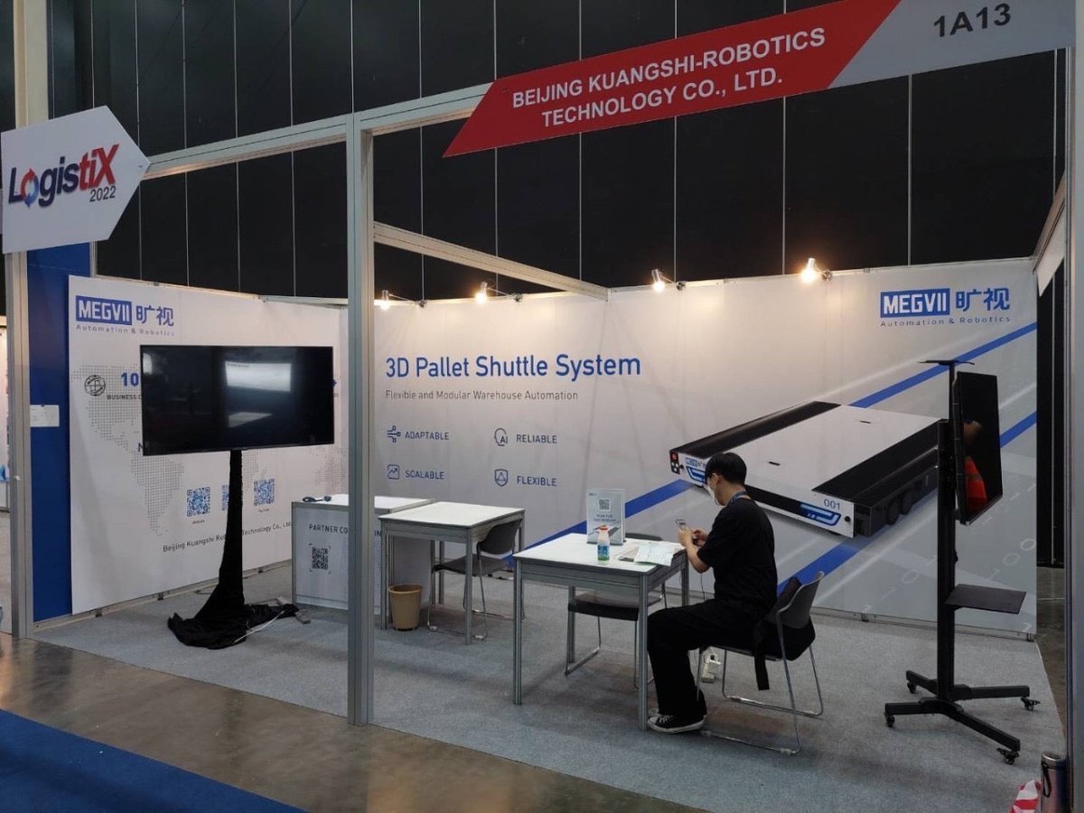 รับทำบูธแสดงสินค้า บูธออกงานอีเวนต์ และบูธ Expo ดีไซน์สวย พิมพ์คมชัด โครงสร้างแข็งแรง เหมาะสำหรับงานโปรโมชันและนิทรรศการ