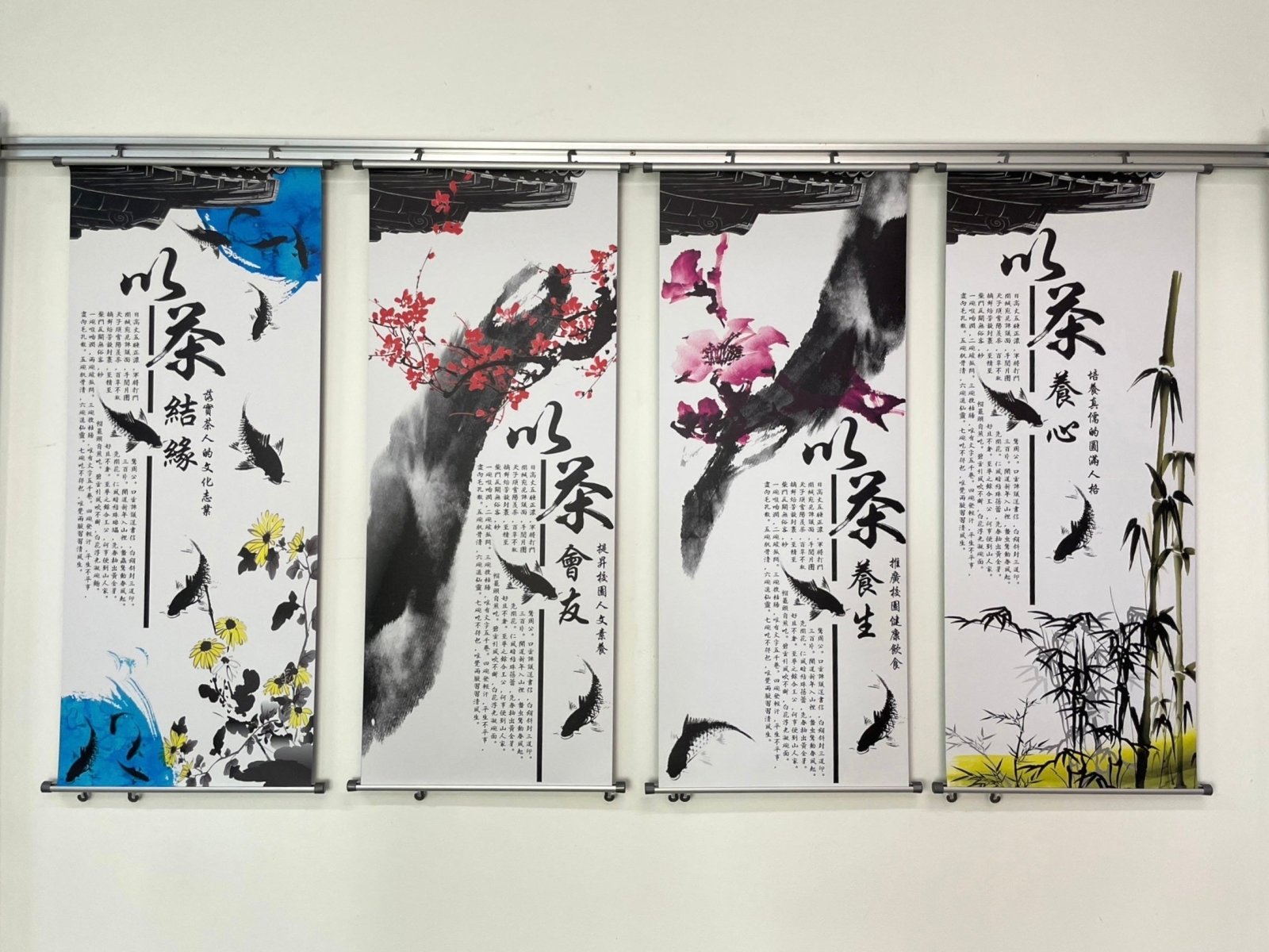 โปสเตอร์แขวนผนัง Hanging Poster พิมพ์คมชัด สีสดใส เหมาะสำหรับงานโฆษณา ประชาสัมพันธ์ และตกแต่งผนัง