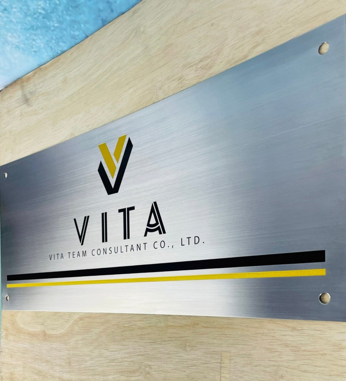 ป้ายสแตนเลส พิมพ์ยูวี คมชัด ทนทาน ดีไซน์หรูหรา เหมาะสำหรับป้ายบริษัท