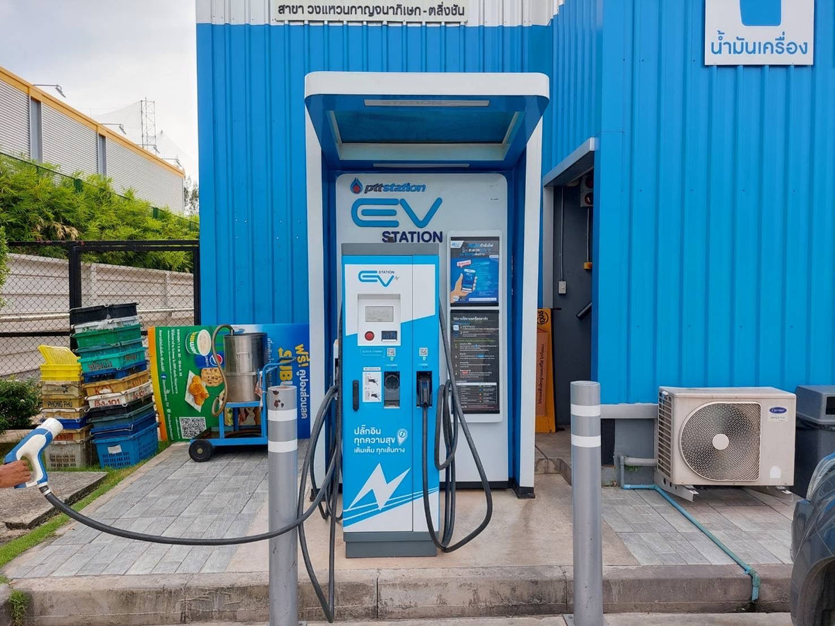 สติ๊กเกอร์ติดสถานี Station EV พิมพ์คมชัด ทนแดดฝน เหมาะสำหรับสถานีชาร์จรถยนต์ไฟฟ้า โปรโมชัน และงานตกแต่งสถานี EV