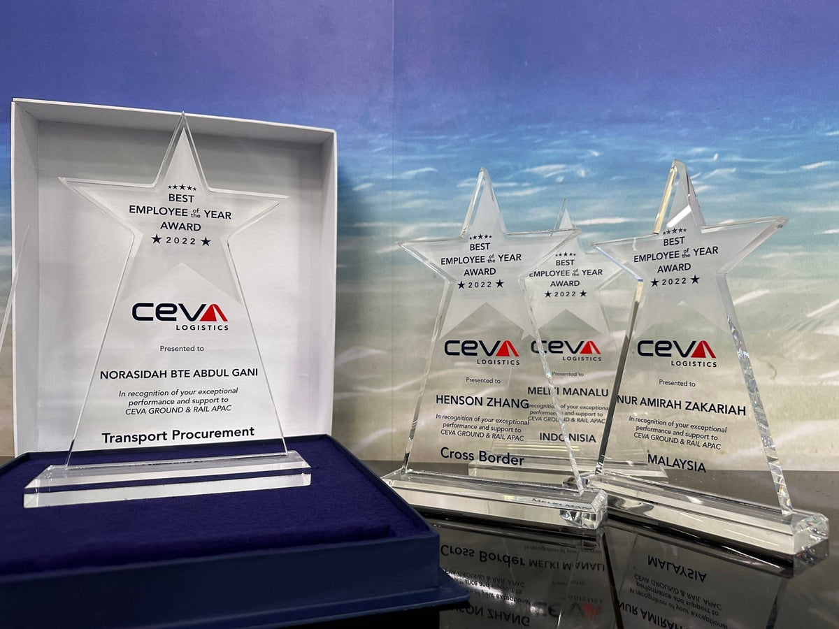 โล่รางวัล Acrylic Trophy Award อะคริลิคใส พิมพ์คมชัด ดีไซน์หรูหรา เหมาะสำหรับงานมอบรางวัล เกียรติยศ การแข่งขัน และงานองค์กร