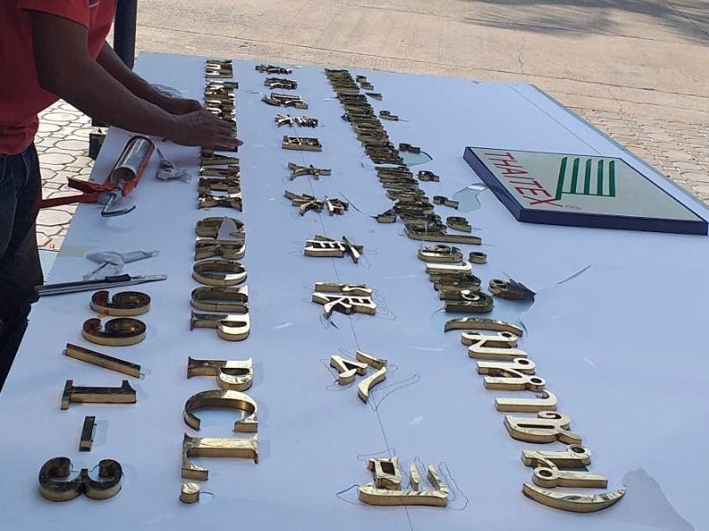 ป้ายสแตนเลส ทองเงา Mirror สวยหรู ทนทาน ใช้สำหรับป้ายชื่อบริษัท โลโก้องค์กร และตกแต่งอาคาร