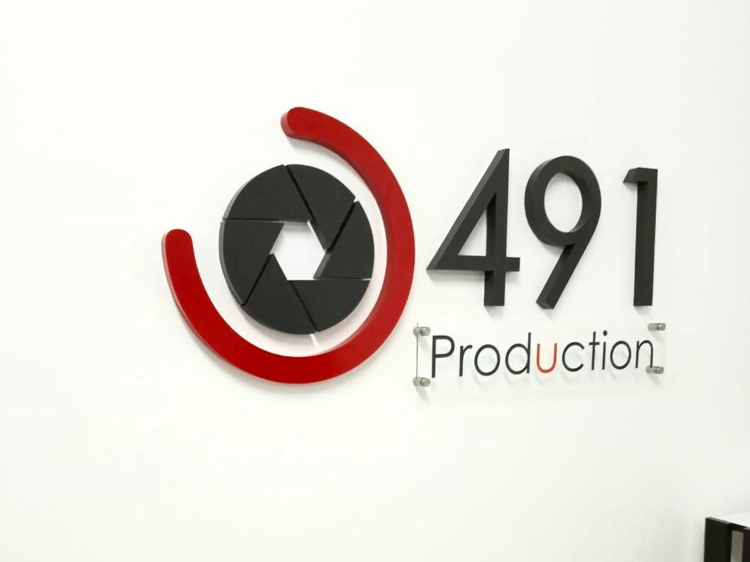 ป้ายบริษัทอักษรโลหะทำสี ดีไซน์สวย สีคมชัด เหมาะสำหรับป้ายองค์กร ร้านค้า และงานตกแต่งอาคาร