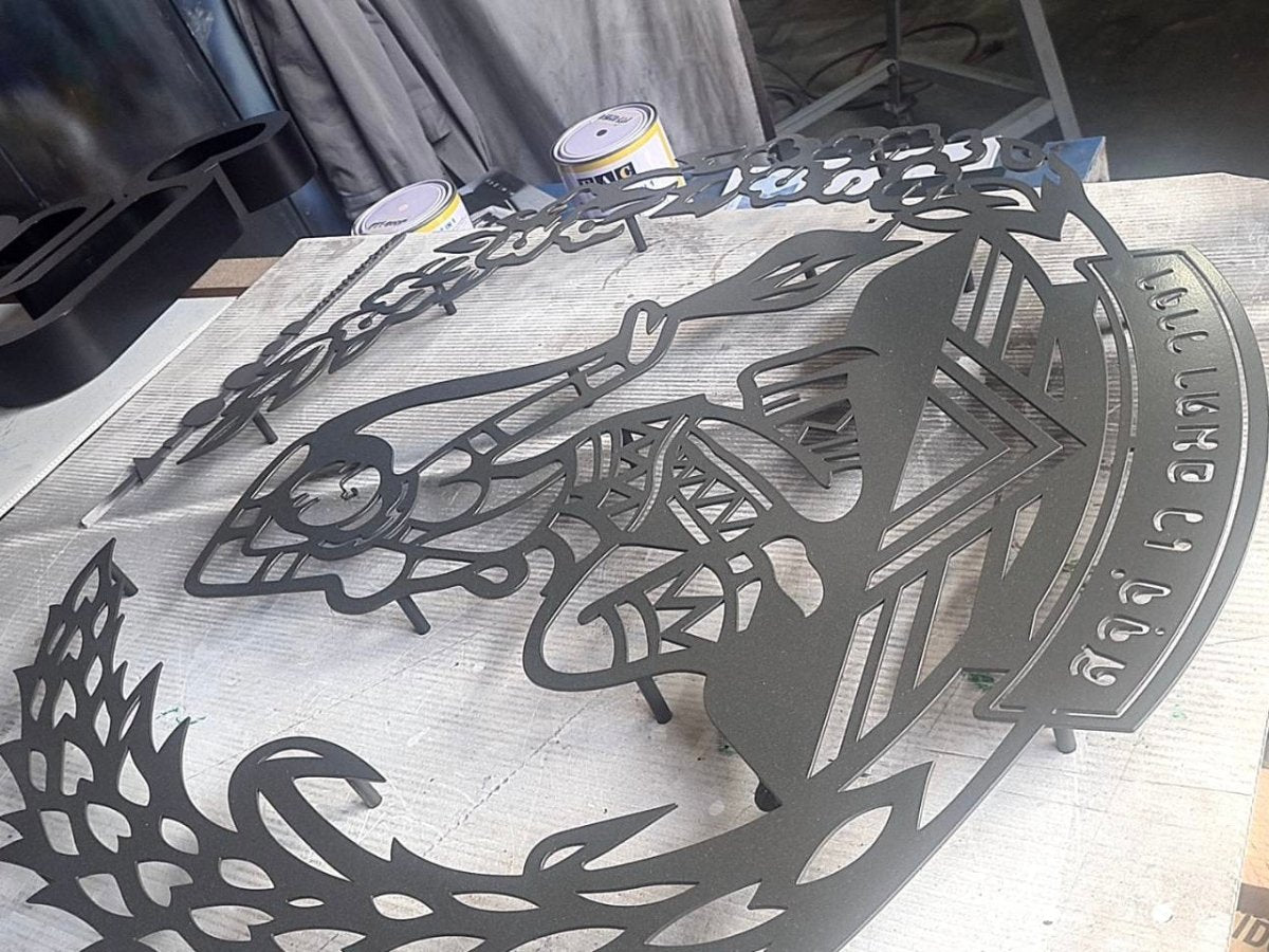 ป้ายโลหะฉลุเลเซอร์ และป้ายเหล็กฉลุเลเซอร์ ตัดคมชัด ดีไซน์สวยงาม ทนทาน เหมาะสำหรับป้ายบริษัท ร้านค้า และงานตกแต่ง