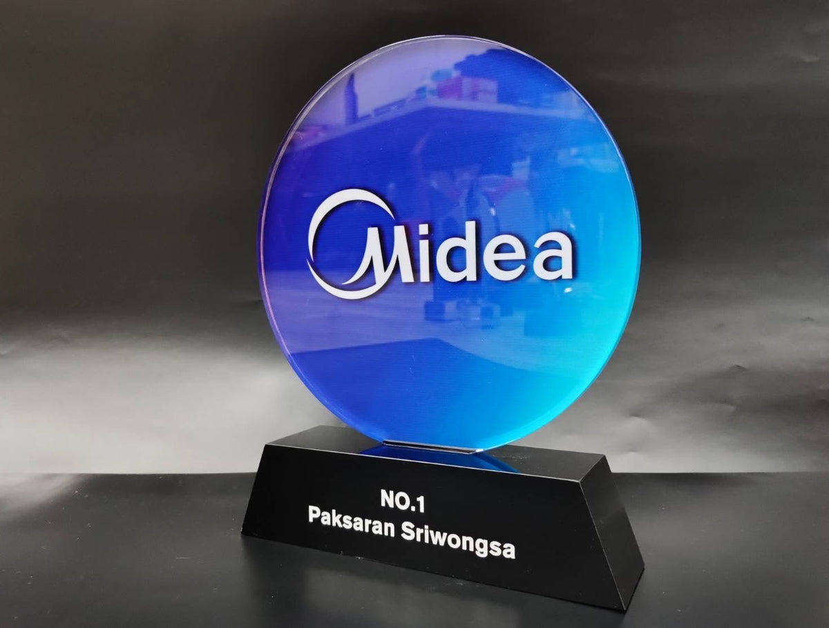 อะคริลิคใสพิมพ์กลับด้าน และพิมพ์พลาสติก พิมพ์คมชัด สีสดใส เหมาะสำหรับป้ายบริษัท ป้ายร้านค้า งานตกแต่ง และงานโฆษณา
