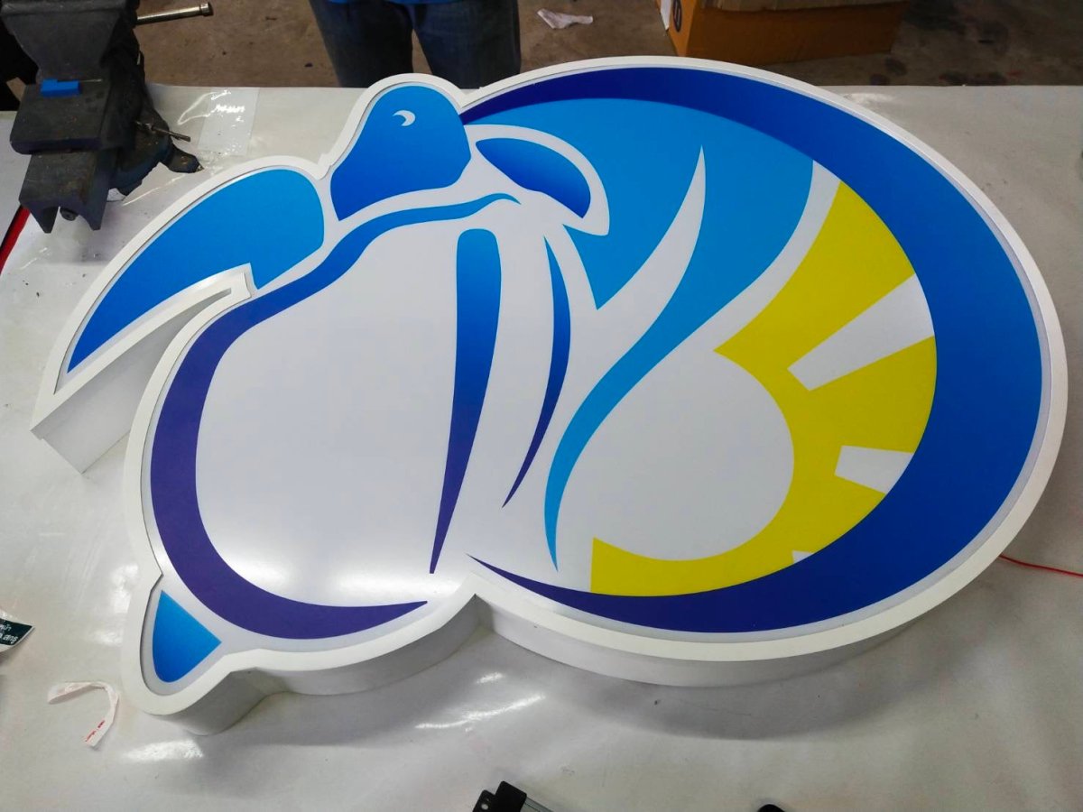 ป้ายกล่องไฟ ตู้ไฟ Light Box พิมพ์คมชัด สว่างเด่นชัดเจน เหมาะสำหรับป้ายโฆษณา หน้าร้าน และงานโปรโมชัน