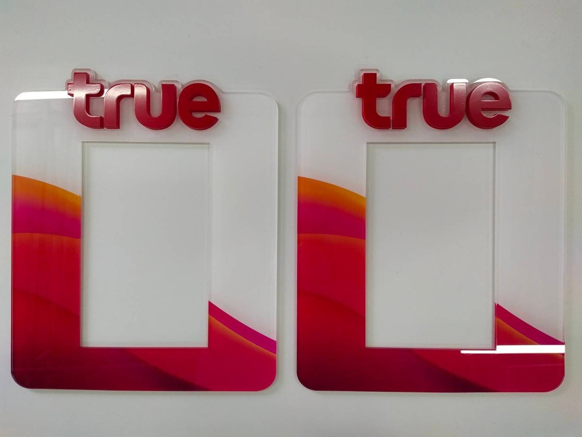 อะคริลิคใสพิมพ์กลับด้าน และพิมพ์พลาสติก พิมพ์คมชัด สีสดใส เหมาะสำหรับป้ายบริษัท ป้ายร้านค้า งานตกแต่ง และงานโฆษณา