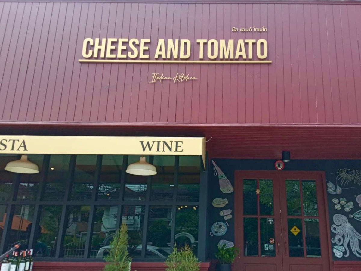 ป้ายอักษรสีทอง ป้ายพ่นสีทอง หรูหรา โดดเด่น เหมาะสำหรับป้ายบริษัท ร้านค้า และงานตกแต่งอาคาร