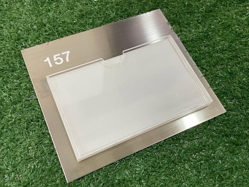 กรอบสแตนเลส กรอบป้ายสอดสแตนเลส แข็งแรง ทนทาน เหมาะสำหรับอาคารสำนักงานและโครงการ