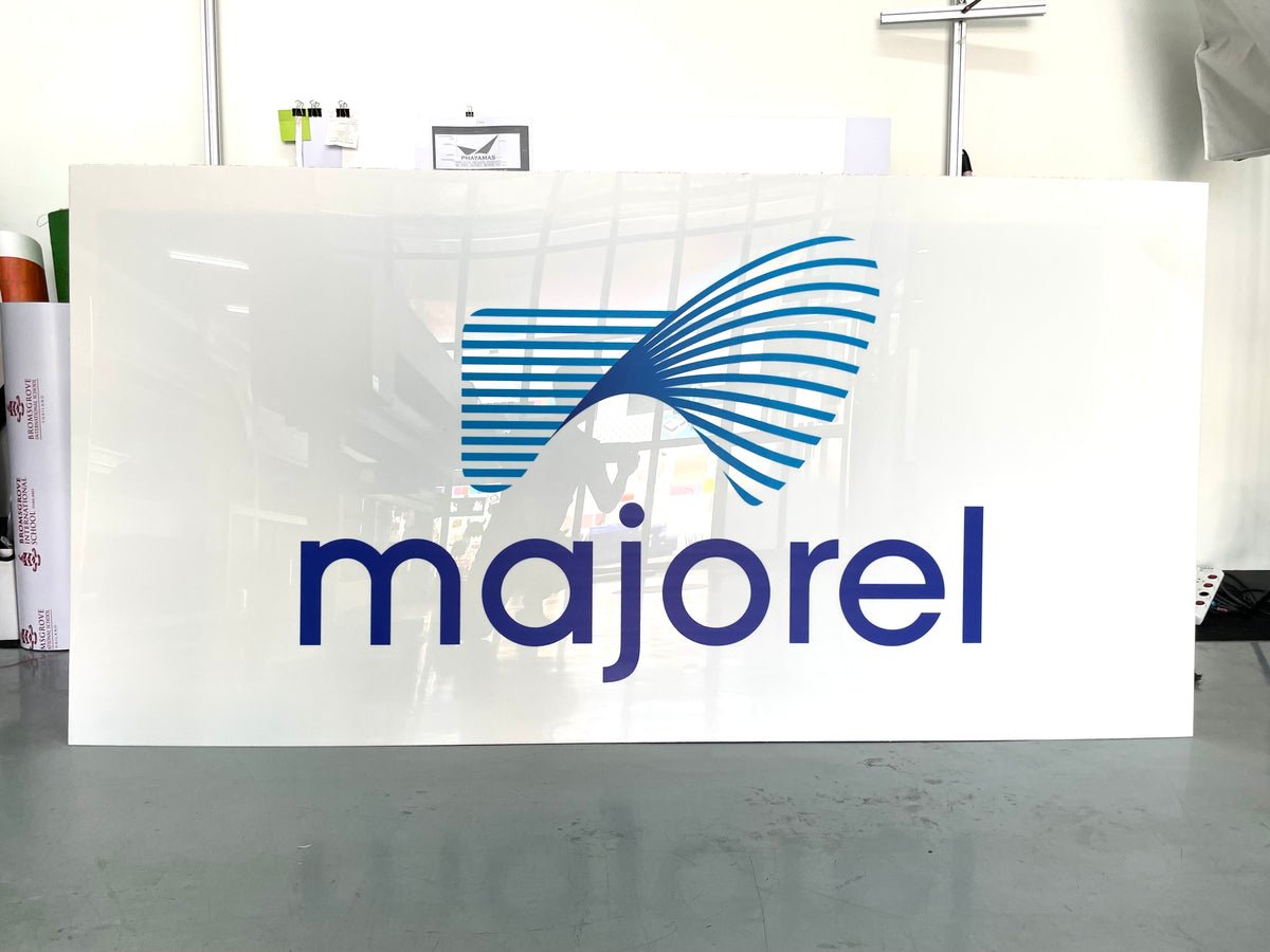 ป้ายอะคริลิคพิมพ์ยูวี แผ่นอะคริลิค และอะคริลิคติดสติ๊กเกอร์ พิมพ์คมชัด สีสวยทนทาน เหมาะสำหรับป้ายบริษัท ร้านค้า และงานตกแต่ง