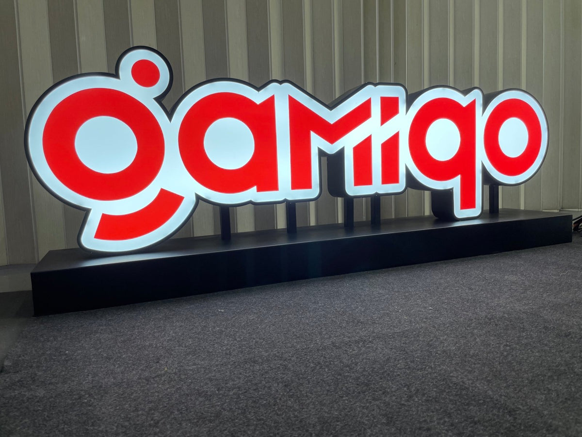 ป้ายโลโก้ตั้งพื้น และป้ายตั้งประกอบฉากถ่ายรูป ดีไซน์สวยสะดุดตา เหมาะสำหรับงานอีเวนต์ งานเปิดตัวสินค้า และการโปรโมทร้านค้า