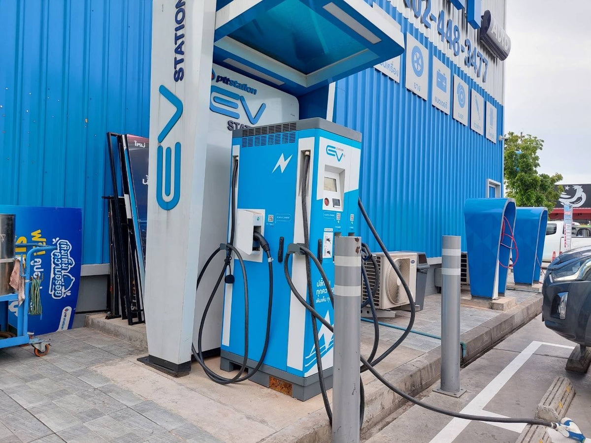 สติ๊กเกอร์ติดสถานี Station EV พิมพ์คมชัด ทนแดดฝน เหมาะสำหรับสถานีชาร์จรถยนต์ไฟฟ้า โปรโมชัน และงานตกแต่งสถานี EV