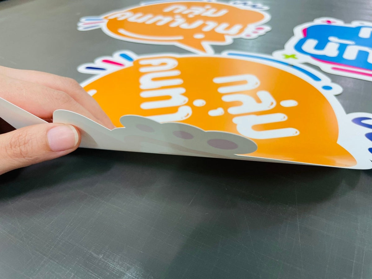 พิมพ์แผ่นพลาสติก PET กระดาษสังเคราะห์ ทนทาน กันน้ำ เหมาะสำหรับป้ายสินค้าและฉลากคุณภาพสูง