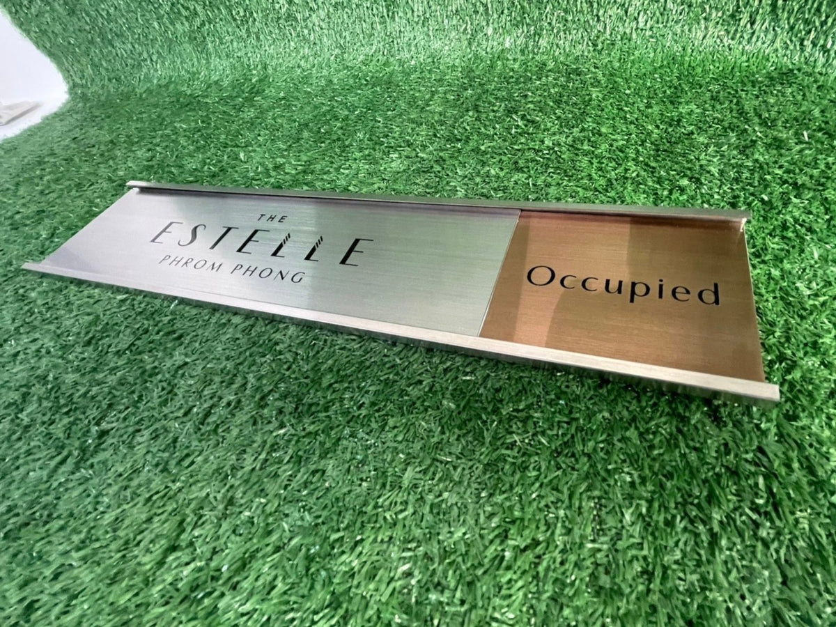 ป้ายสอด รางสอดป้ายหน้าห้อง และป้ายบอกชั้น ดีไซน์เรียบหรู ใช้งานสะดวก เหมาะสำหรับอาคารสำนักงาน โรงเรียน และโรงพยาบาล