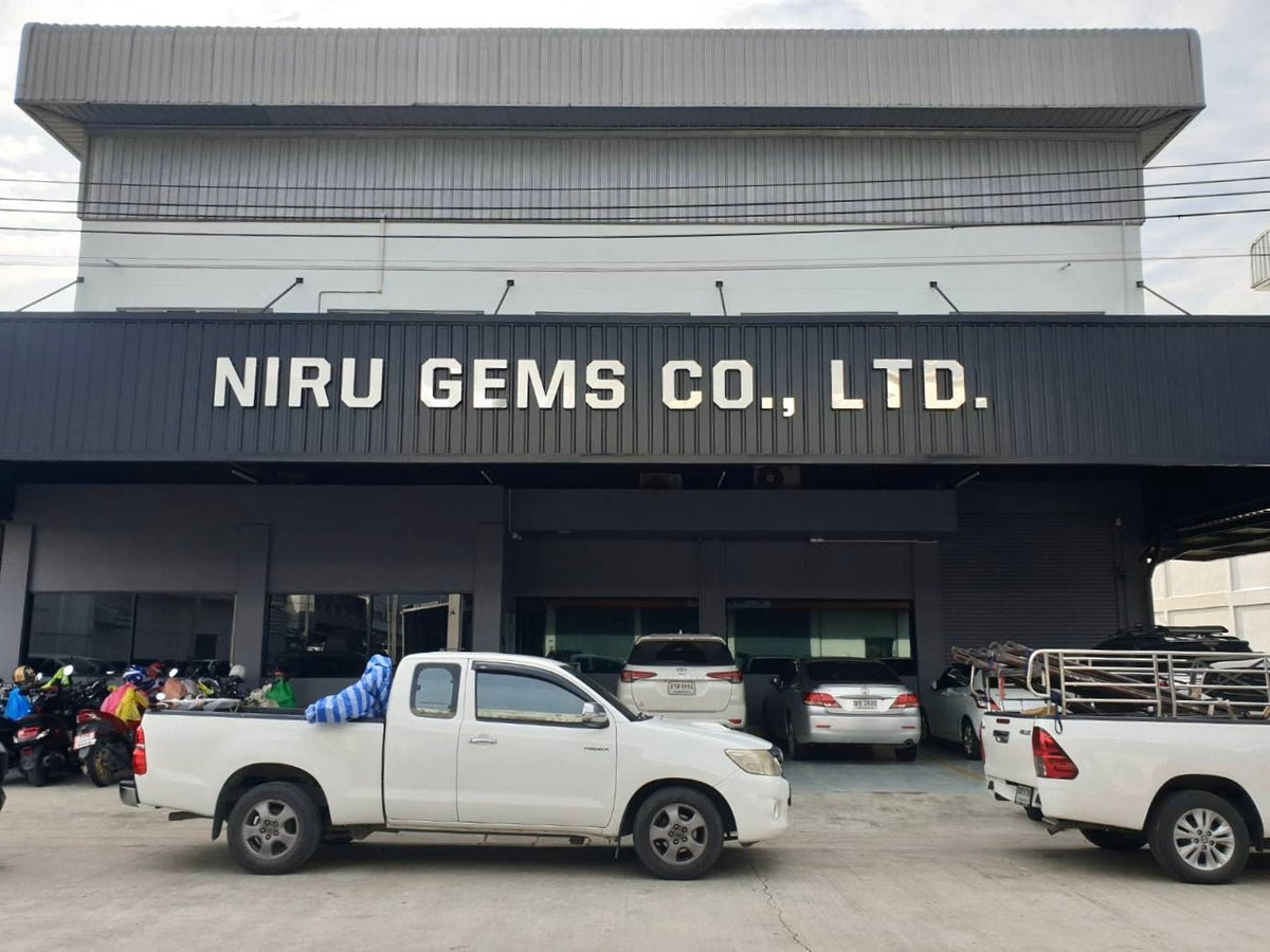 ป้ายโลโก้ติดผนัง เมทัลชีท แข็งแรง ทนทาน ดีไซน์สวย เหมาะสำหรับป้ายบริษัทและป้ายองค์กร