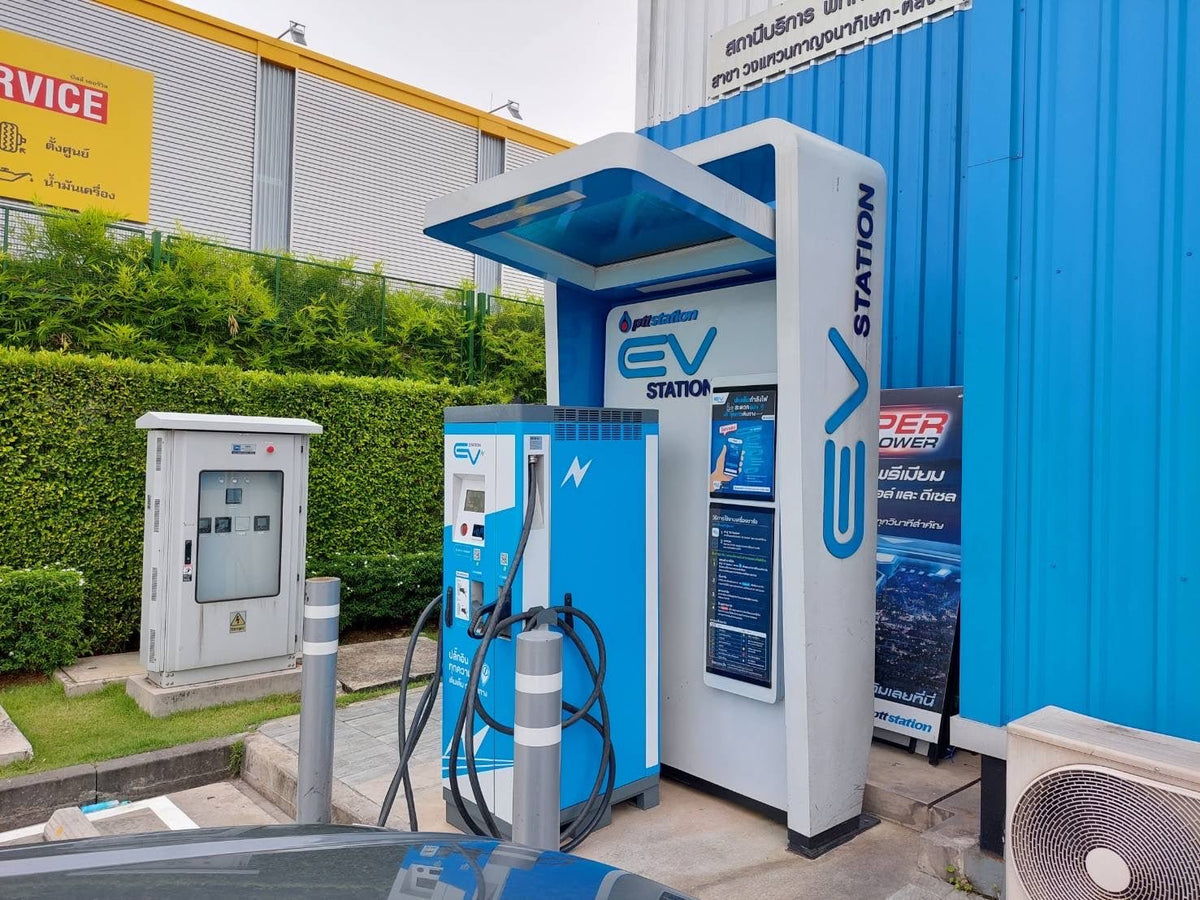 สติ๊กเกอร์ติดสถานี Station EV พิมพ์คมชัด ทนแดดฝน เหมาะสำหรับสถานีชาร์จรถยนต์ไฟฟ้า โปรโมชัน และงานตกแต่งสถานี EV