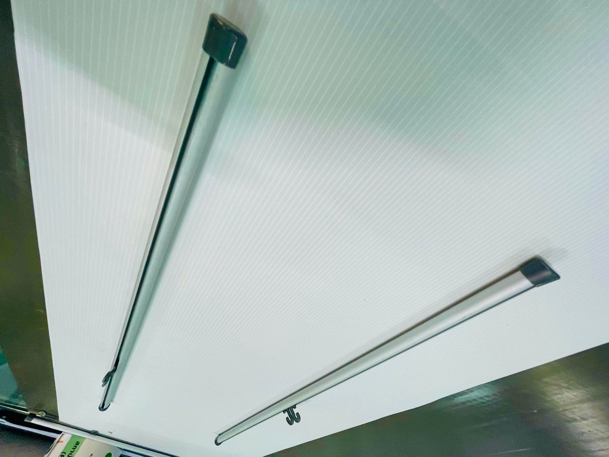 โปสเตอร์แขวนผนัง Hanging Poster พิมพ์คมชัด สีสดใส เหมาะสำหรับงานโฆษณา ประชาสัมพันธ์ และตกแต่งผนัง