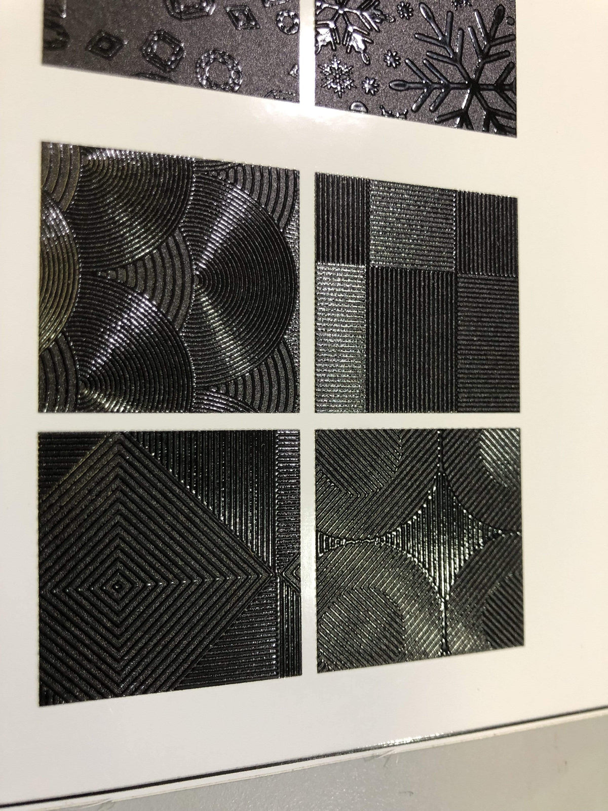 พิมพ์สกรีนยูวี รับสกรีนโลโก้ Print UV Inkjet งานพิมพ์คมชัด ทนทาน เหมาะสำหรับวัสดุหลากหลาย เช่น ไม้ โลหะ และอะคริลิค