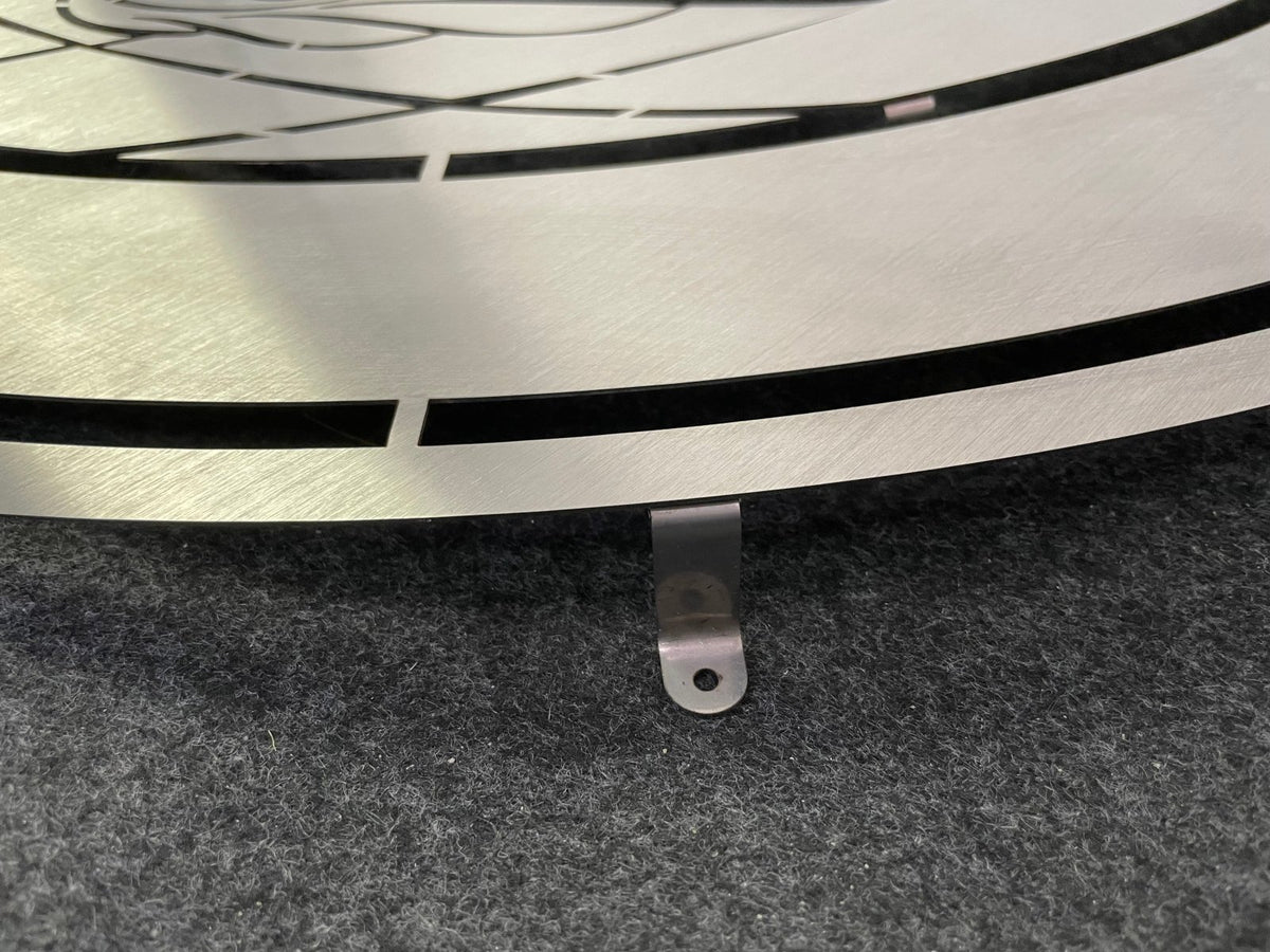 ป้ายโลหะฉลุเลเซอร์ และป้ายเหล็กฉลุเลเซอร์ ตัดคมชัด ดีไซน์สวยงาม ทนทาน เหมาะสำหรับป้ายบริษัท ร้านค้า และงานตกแต่ง