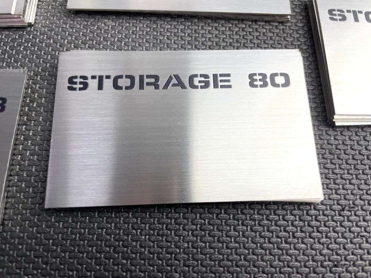 ป้ายสแตนเลส พิมพ์ยูวี คมชัด ทนทาน ดีไซน์หรูหรา เหมาะสำหรับป้ายบริษัท