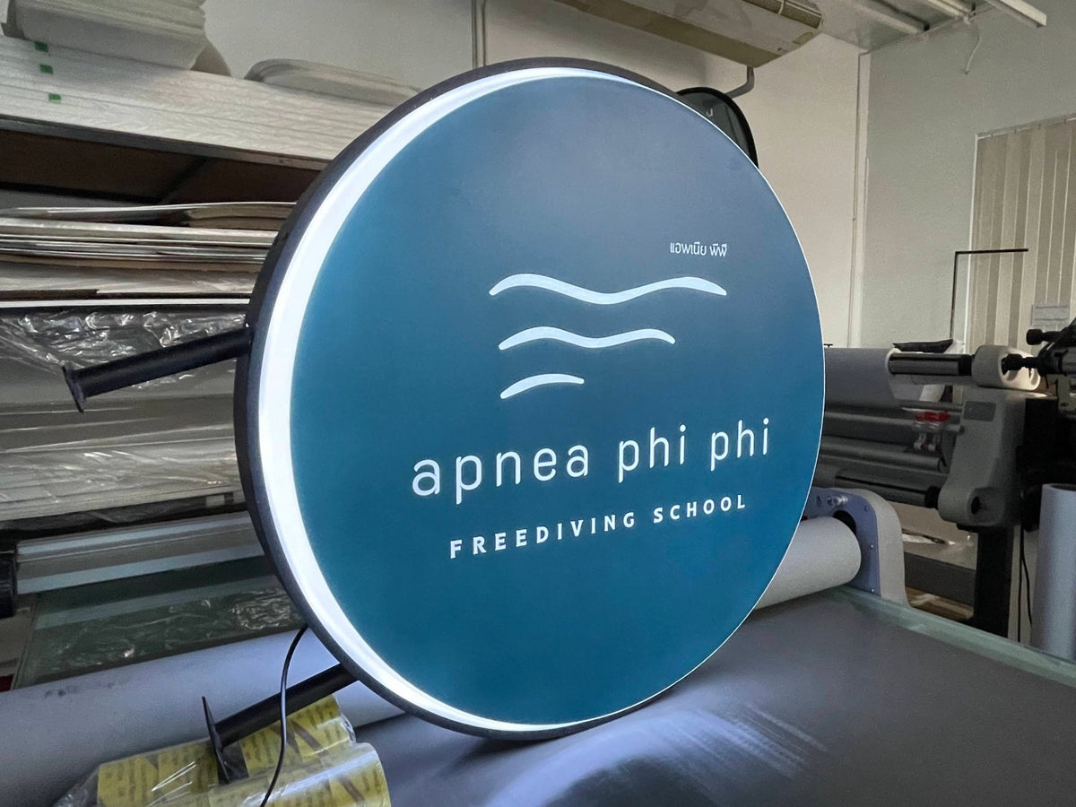 ป้ายไฟสำเร็จรูป Light Box ดีไซน์กะทัดรัด ติดตั้งง่าย สว่างคมชัด เหมาะสำหรับป้ายโฆษณา หน้าร้าน และงานโปรโมชัน