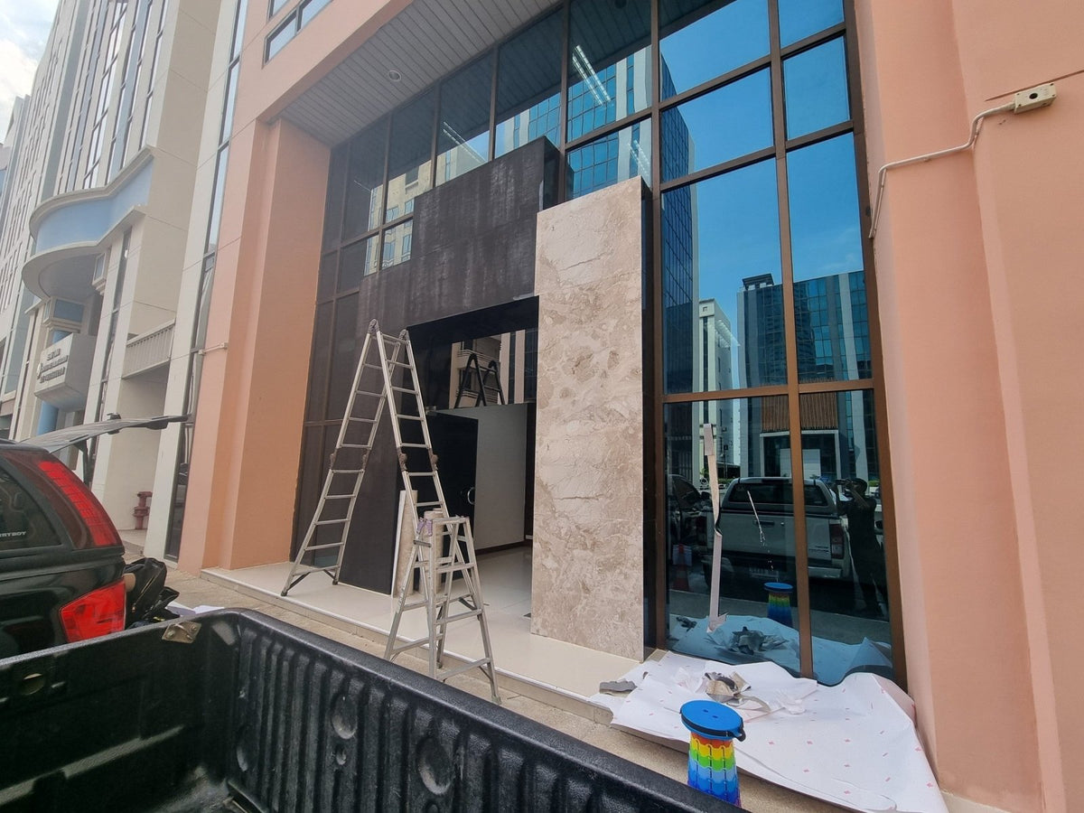 ติดสติ๊กเกอร์เปลี่ยนสีคอมโพสิต พิมพ์คมชัด สีสวย เหมาะสำหรับรีโนเวทอาคารและงานตกแต่งผนัง