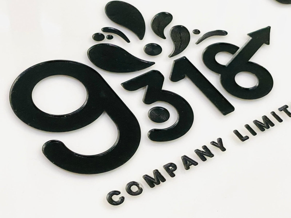 เซาะร่องอะคริลิค Laser Marking งานพิมพ์และแกะสลักคมชัด เนี้ยบหรู เหมาะสำหรับป้ายชื่อ ป้ายบริษัท และงานตกแต่งพิเศษ