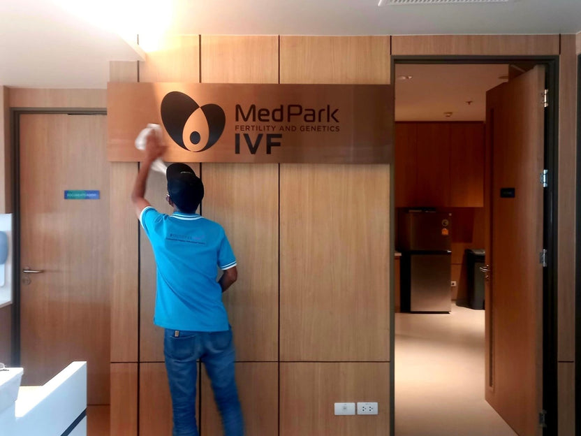 ป้ายสแตนเลสกัดกรด โลโก้บริษัท Etched Metal Sign ป้ายกัดกรดสแตนเลส SS304 ป้ายชื่อบริษัทสแตนเลส กัดกรดลงสี