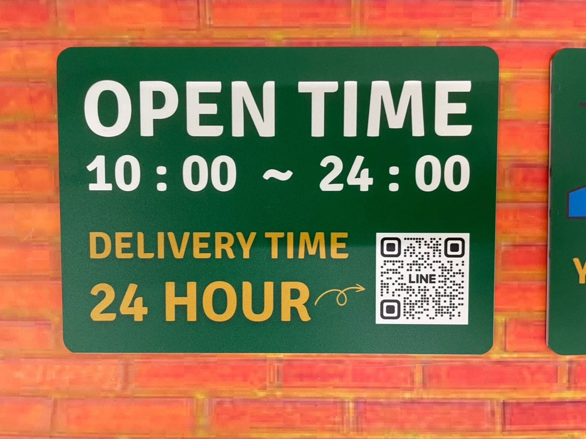 ป้ายคอมโพสิต พิมพ์สกรีนยูวี UV Inkjet พิมพ์คมชัด สีสด ทนทาน เหมาะสำหรับป้ายบริษัท อาคาร โครงการ และงานโฆษณากลางแจ้ง