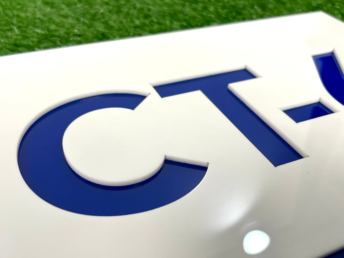 ป้ายอะคริลิคพิมพ์ยูวี แผ่นอะคริลิค และอะคริลิคติดสติ๊กเกอร์ พิมพ์คมชัด สีสวยทนทาน เหมาะสำหรับป้ายบริษัท ร้านค้า และงานตกแต่ง