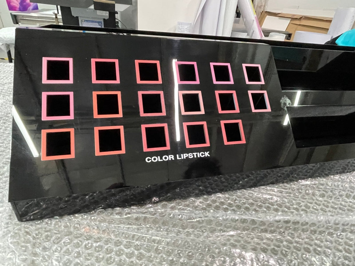 Shelf Display แท่นวางสินค้า แท่นวางเครื่องสำอาง ดีไซน์สวย เหมาะสำหรับโชว์สินค้าในร้านและงานโปรโมชัน