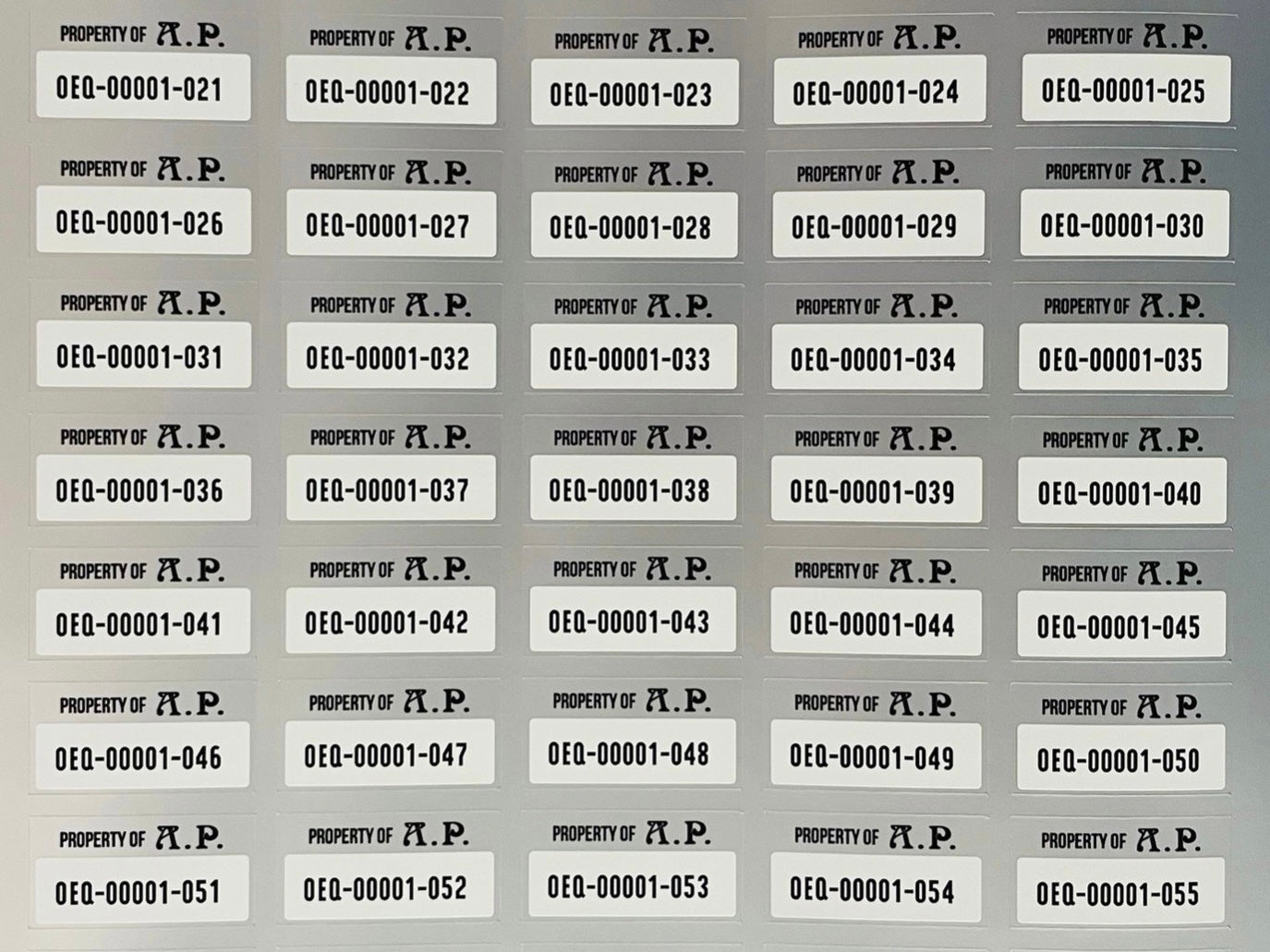 สติ๊กเกอร์ PET Metalized Sticker เงาเมทัลลิก พิมพ์คมชัด เหมาะสำหรับฉลากสินค้าและงานตกแต่ง