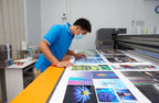 ป้ายคอมโพสิต พิมพ์สกรีนยูวี UV Inkjet พิมพ์คมชัด สีสด ทนทาน เหมาะสำหรับป้ายบริษัท อาคาร โครงการ และงานโฆษณากลางแจ้ง