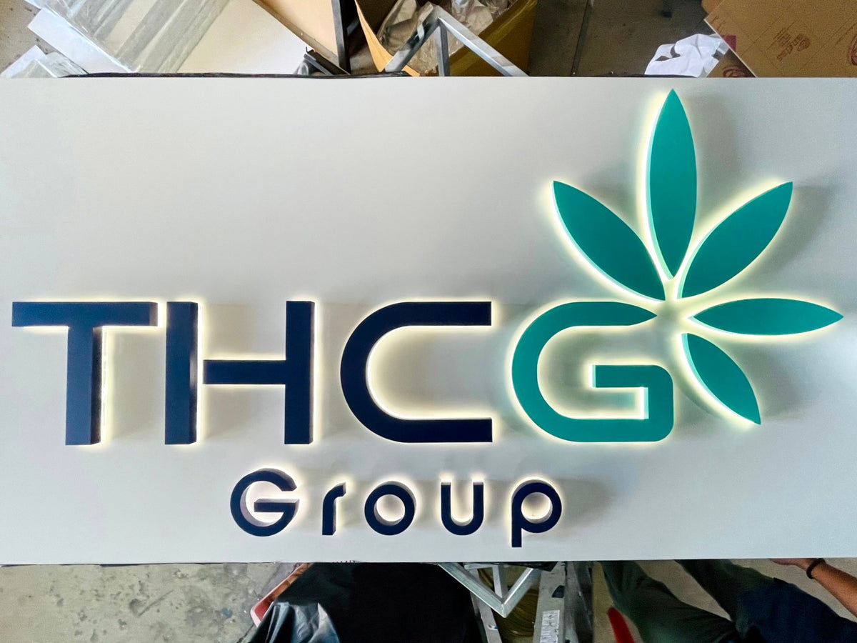 ป้ายไฟออกหลัง และอะคริลิคซ้อนหลัง แสงไฟสวยหรู สะท้อนกำแพงโดดเด่น เหมาะสำหรับป้ายบริษัท ร้านค้า และงานตกแต่งอาคาร