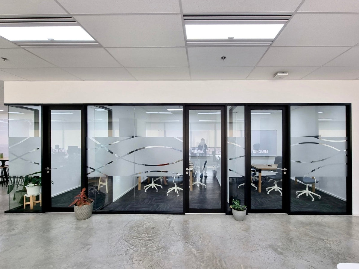 สติ๊กเกอร์ฝ้า ฉลุไดคัท ติดกระจก ลวดลายคมชัด เหมาะสำหรับออฟฟิศ ร้านค้า และงานตกแต่งกระจก