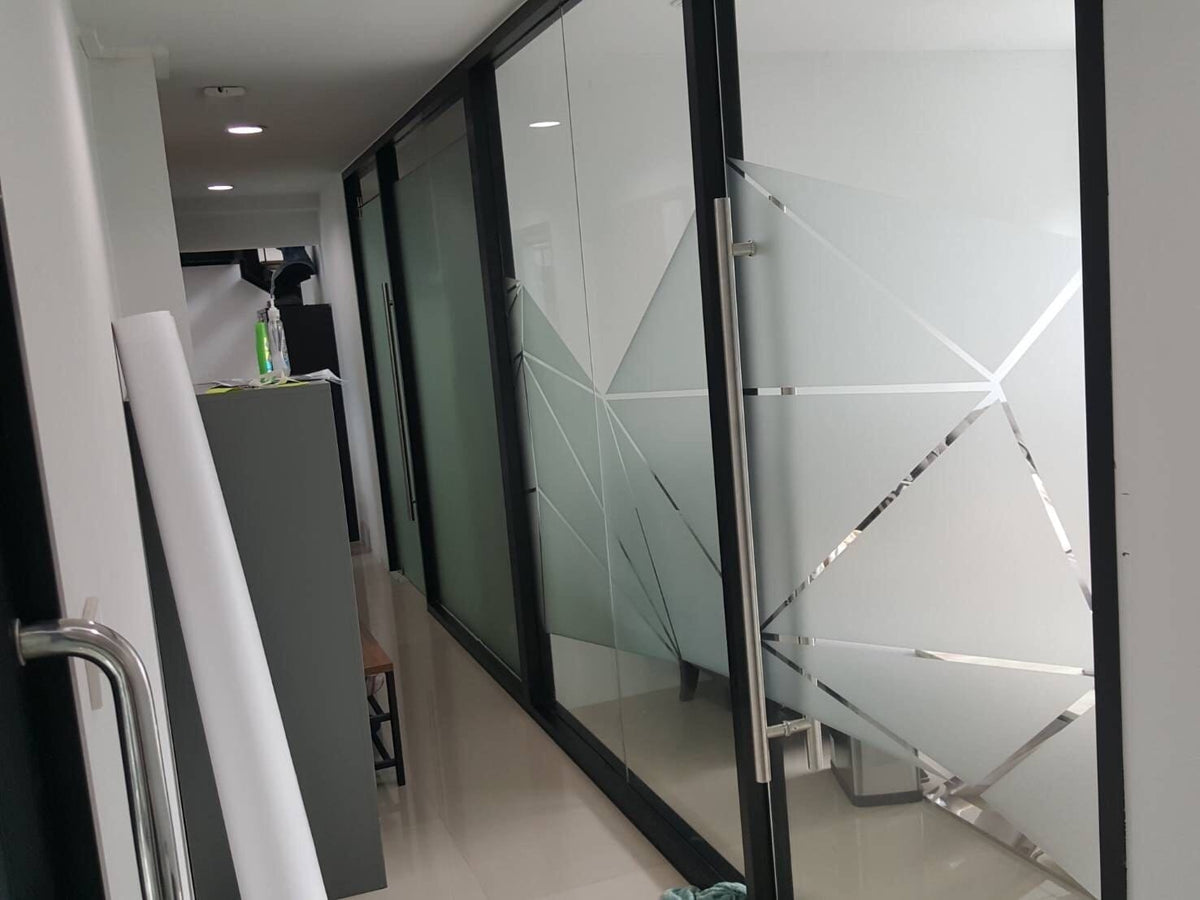 สติ๊กเกอร์ฝ้า ติดกระจก ฟิล์มฝ้าติดกระจก - Octopus Media Solutions