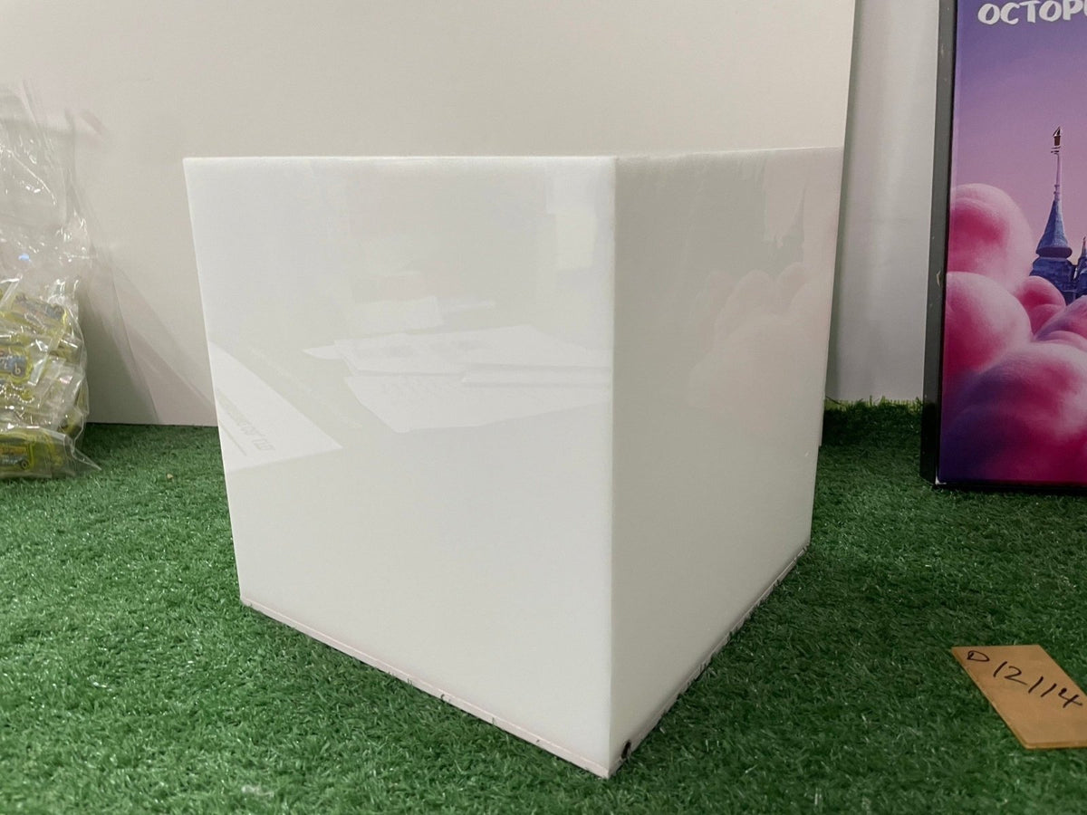 กล่องไฟสี่เหลี่ยม ทรงลูกเต๋า และกล่องไฟอะคริลิค ให้แสงสว่างชัดเจน ดีไซน์โดดเด่น เหมาะสำหรับป้ายร้านค้า งานอีเวนต์ และโฆษณา