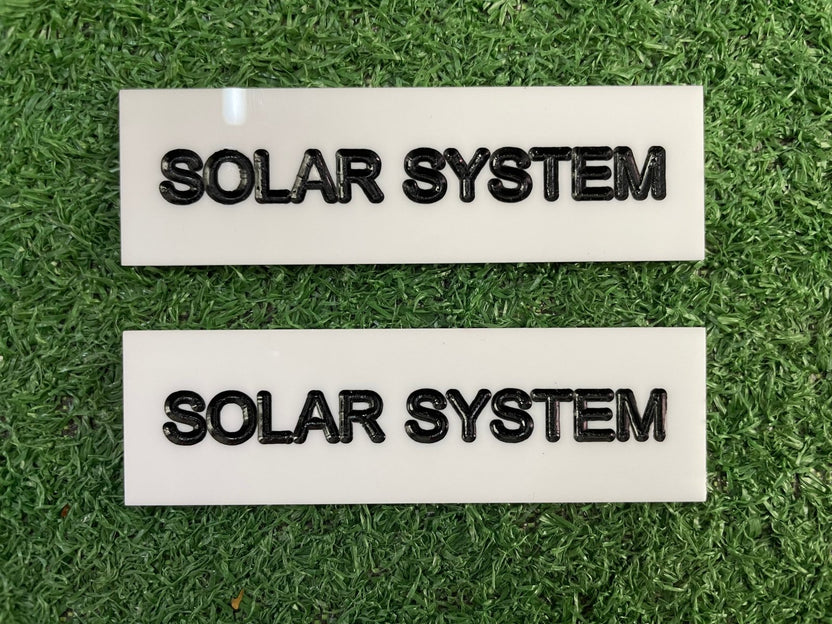 เซาะร่องอะคริลิค Laser Marking งานพิมพ์และแกะสลักคมชัด เนี้ยบหรู เหมาะสำหรับป้ายชื่อ ป้ายบริษัท และงานตกแต่งพิเศษ