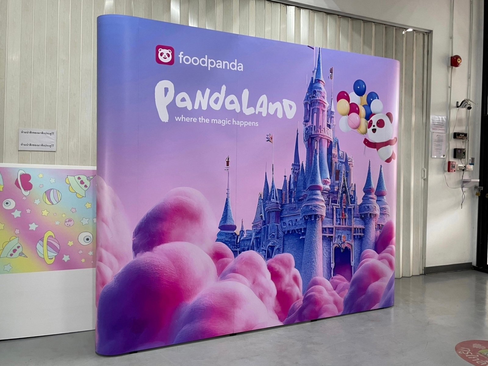 Backdrop แบคดรอปสำเร็จรูป พิมพ์คมชัด ติดตั้งง่าย เหมาะสำหรับงานอีเวนต์ นิทรรศการ และงานโปรโมชัน