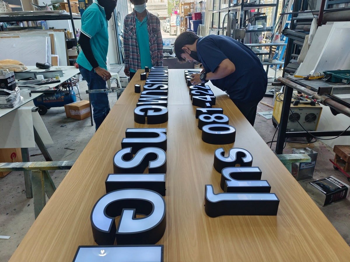 ป้ายอพาร์ตเมนต์ ดีไซน์ชัดเจน ทนทาน เหมาะสำหรับอาคารพักอาศัยและโครงการอสังหาริมทรัพย์