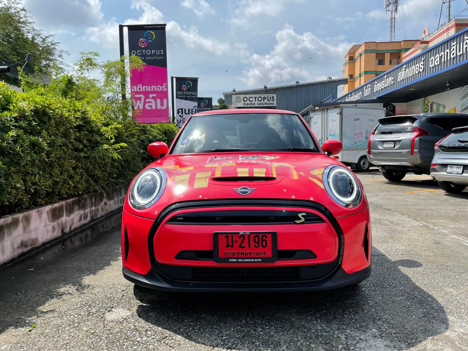 สติ๊กเกอร์ติดรถยนต์ แรพรอบคัน - Octopus Media Solutions สติ๊กเกอร์ติดรถ สติ๊กเกอร์ติดรถ