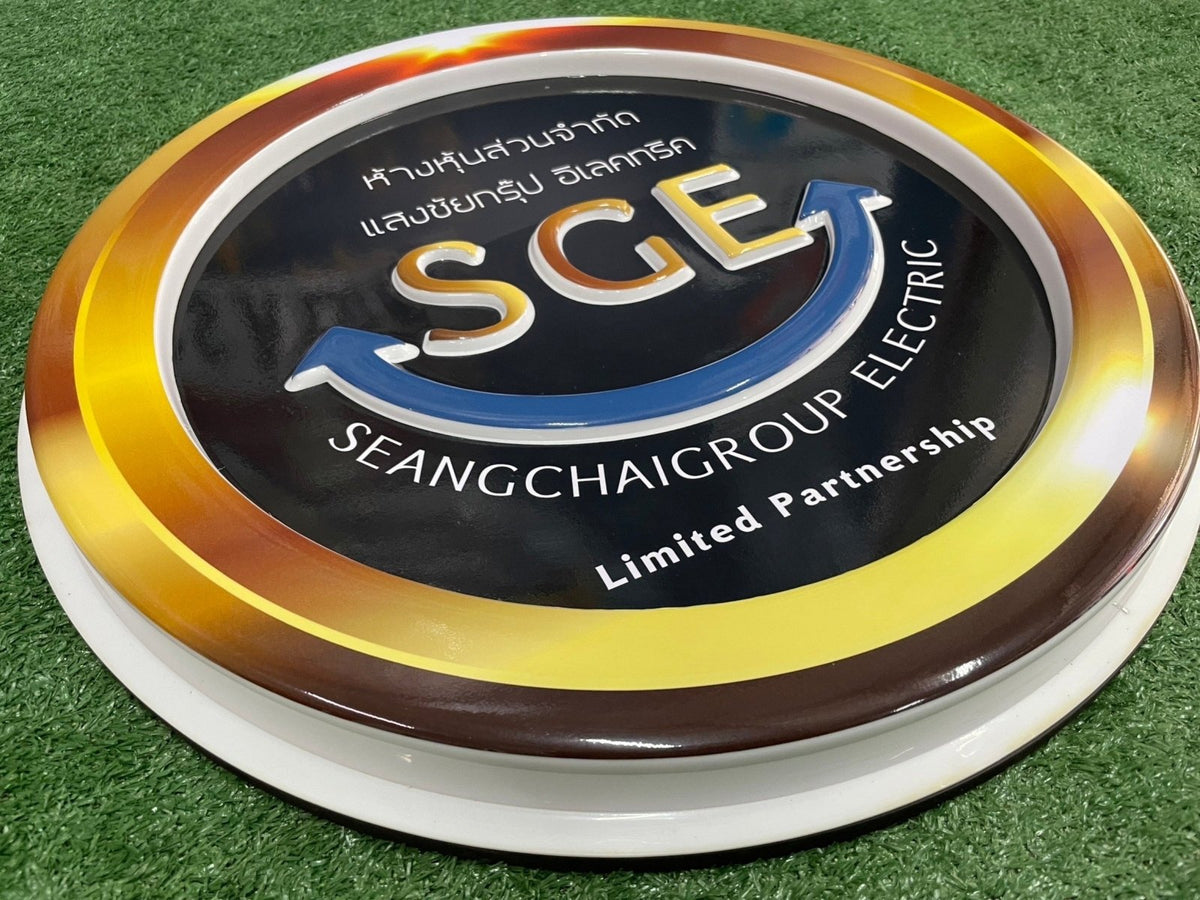 ป้ายกล่องไฟปั๊มนูน และป้ายไฟปั๊มนูน สว่างคมชัด ดีไซน์โดดเด่น เหมาะสำหรับป้ายร้านค้า ป้ายบริษัท และงานโฆษณากลางคืน