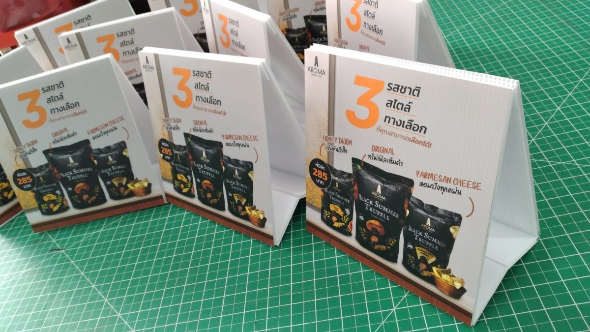 เต้นท์การ์ด สแตนดี้ตั้งโต๊ะ ป้ายตั้งฟิวเจอร์บอร์ด และป้ายสามเหลี่ยมตั้งโต๊ะ พิมพ์คมชัด เหมาะสำหรับเมนู โปรโมชั่น และป้ายโฆษณา