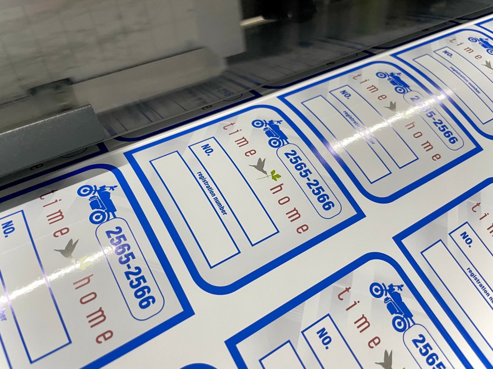 สติ๊กเกอร์ติดจักรยานยนต์ เข้า-ออก พิมพ์คมชัด ทนแดดฝน เหมาะสำหรับควบคุมการเข้าออกโครงการ นิติบุคคล และพื้นที่ส่วนกลาง