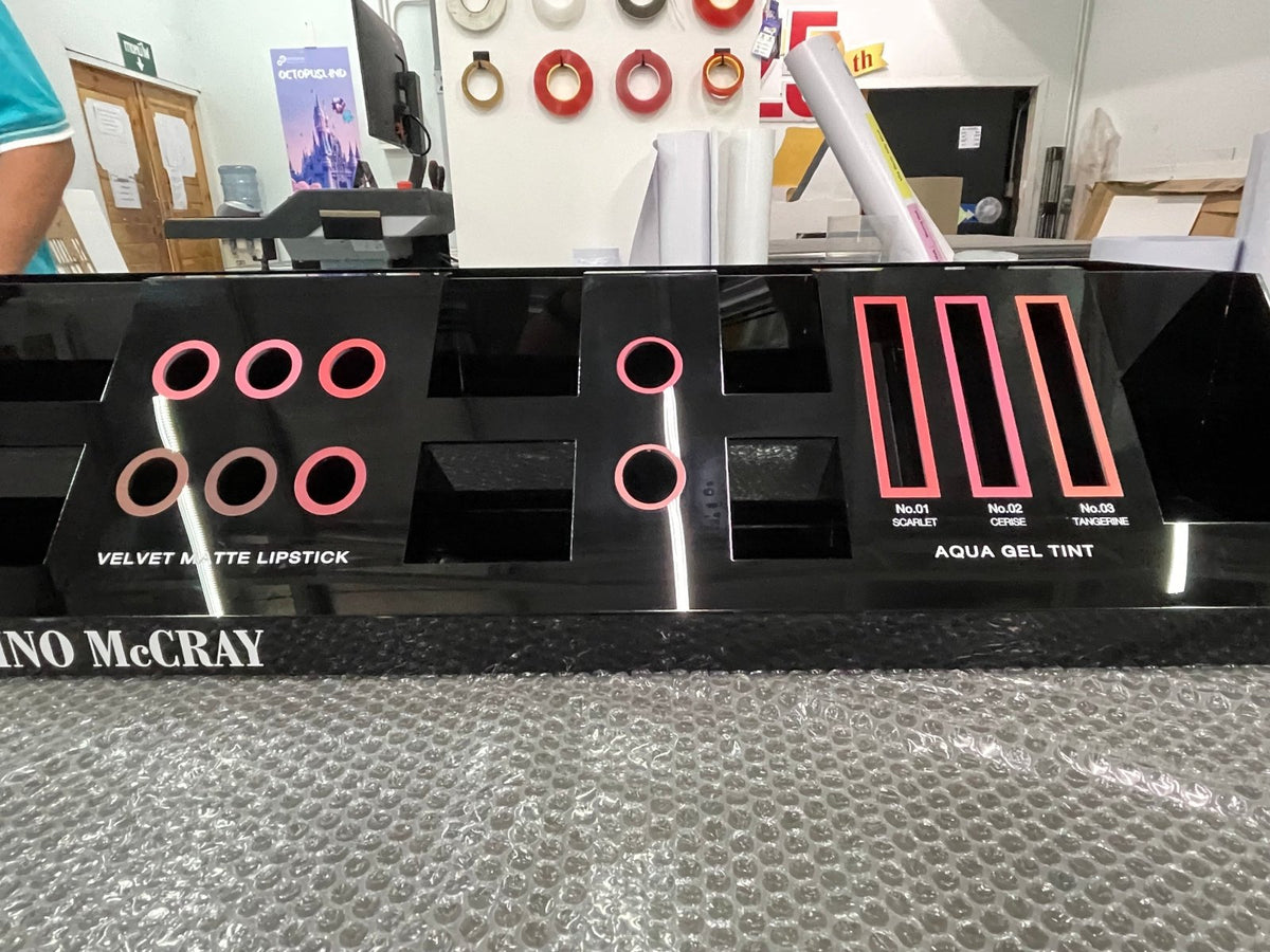 Shelf Display แท่นวางสินค้า แท่นวางเครื่องสำอาง ดีไซน์สวย เหมาะสำหรับโชว์สินค้าในร้านและงานโปรโมชัน