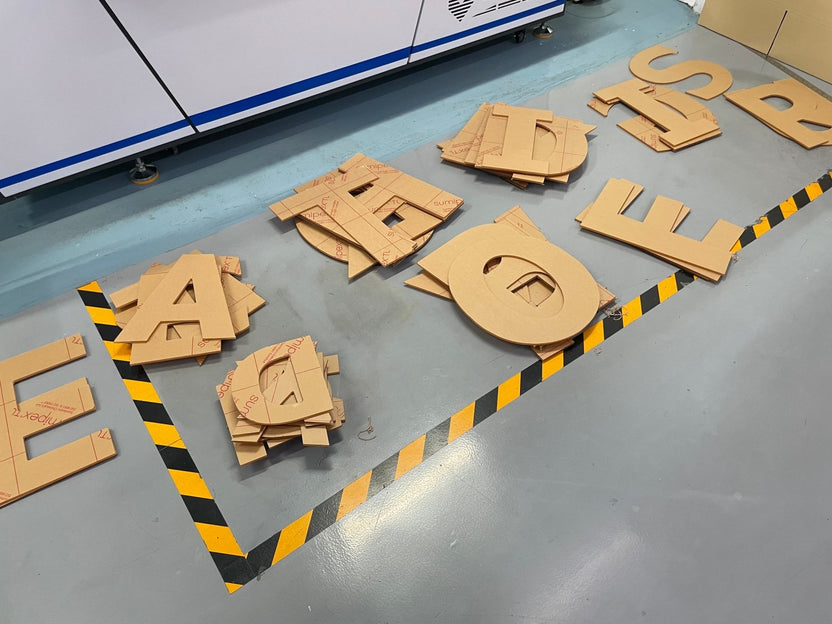 ป้ายอะคริลิค ชื่อบริษัท ติดผนัง พิมพ์ยูวีคมชัด ดีไซน์เรียบหรู เหมาะสำหรับออฟฟิศและองค์กร