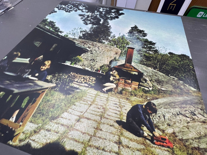 พิมพ์โปสเตอร์โฆษณาสินค้า Poster Ad โปสเตอร์ขนาดใหญ่ พิมพ์คมชัด สีสด เหมาะสำหรับงานโปรโมชัน โฆษณา และตกแต่งร้าน