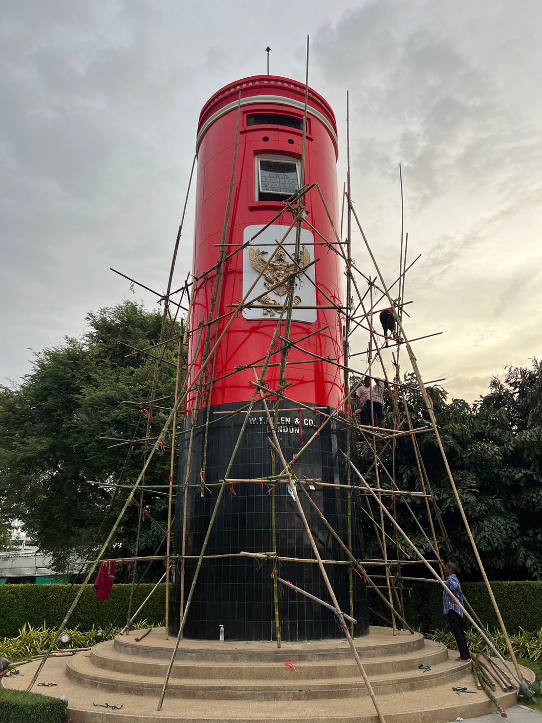 รับติดสติ๊กเกอร์อาคารสูง ป้ายติดตึก